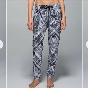Lululemon Namaskar Pant ll Heat Wave White Black